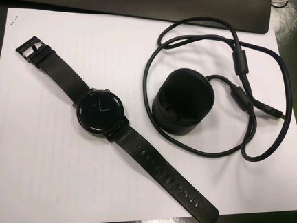 Смарт-часы Motorola Moto 360