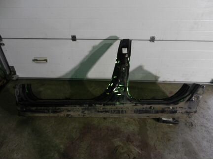 Порог левый - боковина Nissan Primera P12