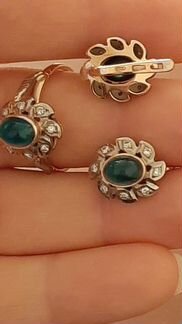 Комплект золотой с бриллиантами и изумрудами