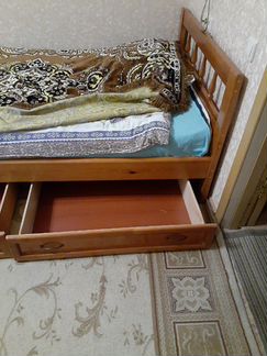 Кровать с ящиками для белья