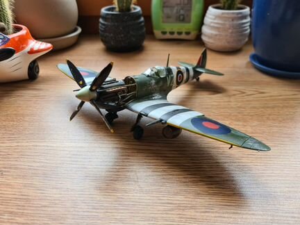 Самолет spitfire mk9 Beer Delivery 1/48