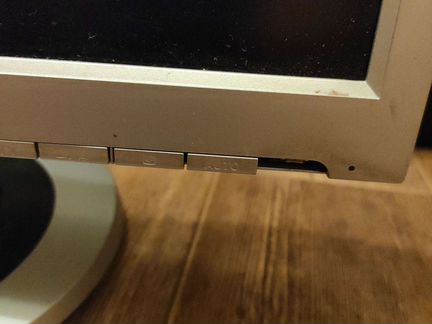 Монитор Samsung 710n