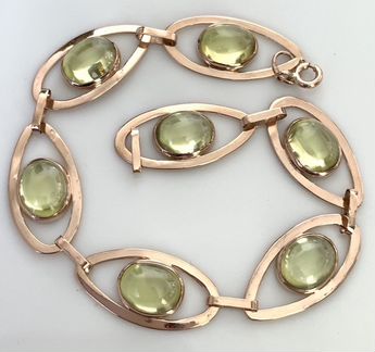 Золотой браслет с хризолитами