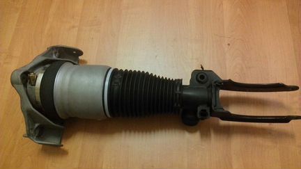 Пневмостойка VW Touareg перед правый оригинал