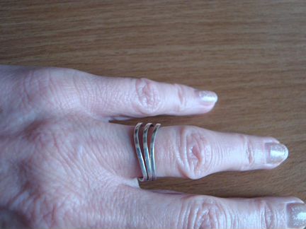 Оригинальный серебряный комплект-кольцо+ серьги