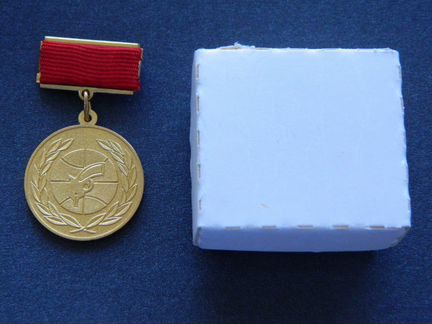 Знак Детектив и политика, на тяжелом металле