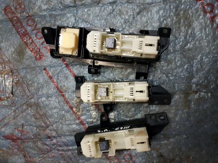 Кнопка стеклоподемника Lexus GS 3