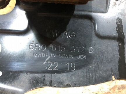 Поворотный кулак передний правый Skoda Rapid