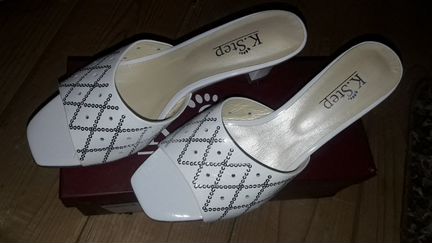 Босоножки новые, белые, 37 размер