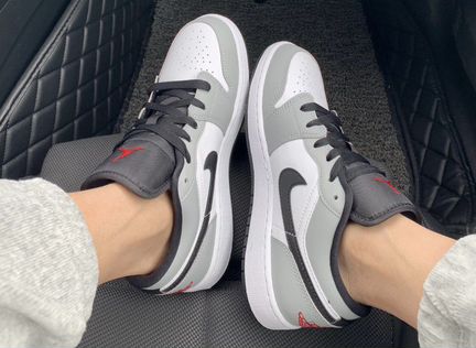 Air Jordan 1 low light smoke grey 8-10.5us