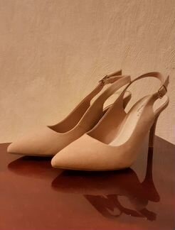 Туфли бежевые на каблуке новые