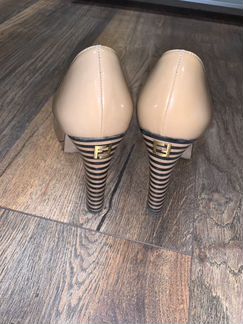 Туфли Fendi 38 размер(маркировка 39)