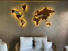 Карта мира из дерева с теплой подсветкой