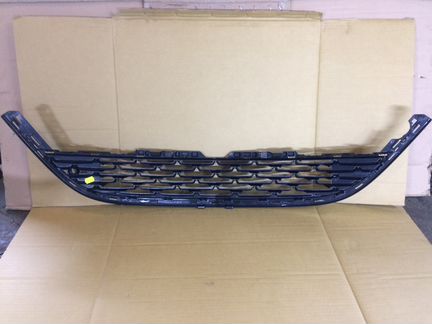 Решетка в бампер.радиатора.опель астра J джей рест