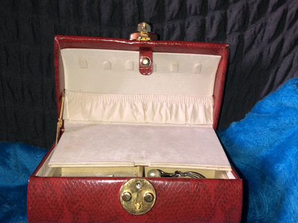 Шкатулка для бижутерии