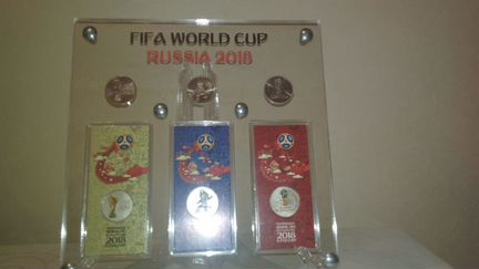 Сувенирная рамка для монет из серии фифа и Мультик