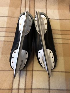 Коньки хоккейные CCM 52