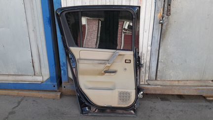 Двери задние Ниссан Армада Nissan Armada 2005год