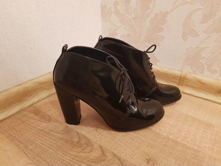 Ботинки чёрные и синие на каблуке 40-41 размер
