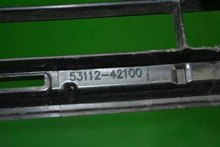 Решетка бампера передняя Toyota Rav4 CA40