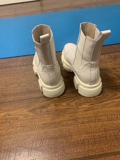 Белые челси тракторная подошва