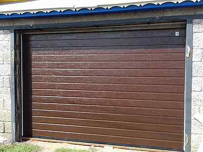 Ворота красноярск. Вентиляция в гаражных воротах. Ремонт ворот. Секционные ворота italpannelli. Гаражные роллетные ворота алютех.