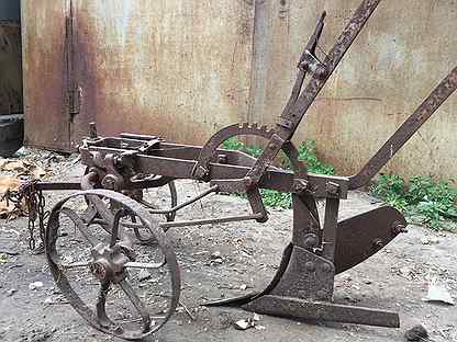 Плуг unia. Плуг оборотный 2l-220. Плуг однолемешный конный. Навесной оборотный плуг пно-4-30. С болтовой защитой, рама 100х100.