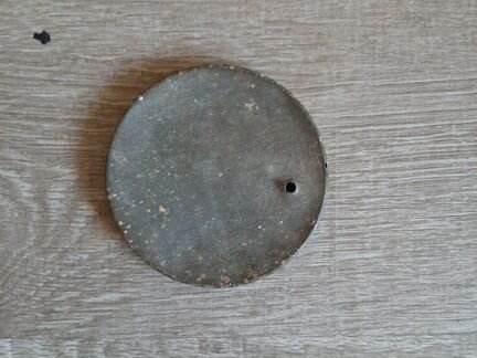 Немецкая банка, пробитая осколком