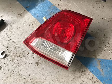 Фонарь на крышку багажника Toyota Land Cruiser 200