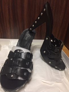 Босоножки Guess