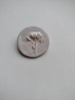 Керамическая брошка