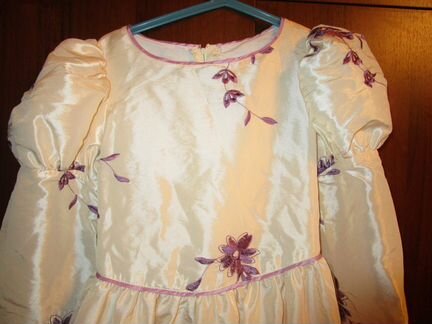 Нарядное платье на праздник на 6-8 лет