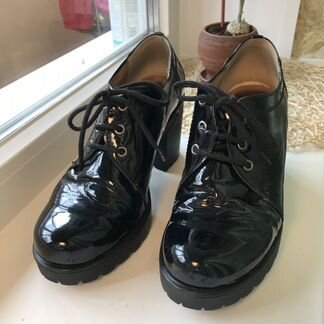 Ботинки лаковые черные